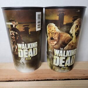 Set of 2 The Walking Dead Plastic Cups: Walkers & Heroes